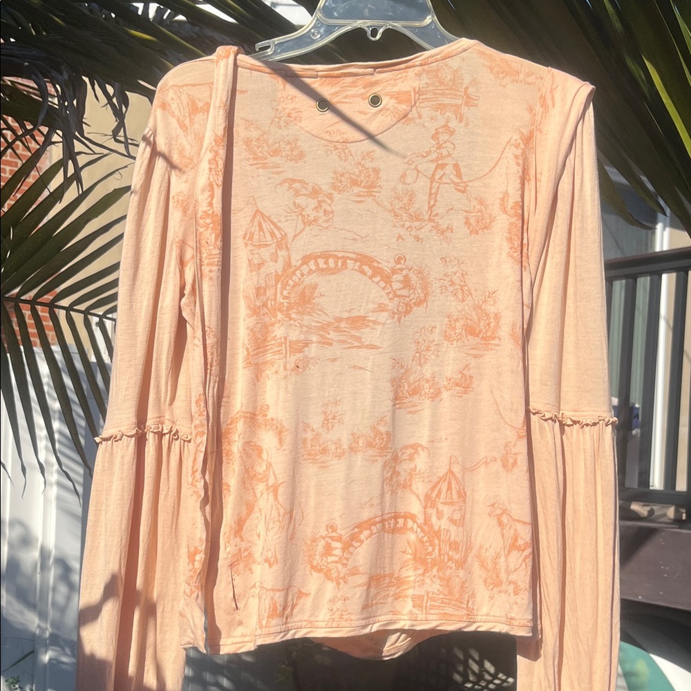 Burn ń Violet Vintage Peasent Wrap Top
Fit S to M